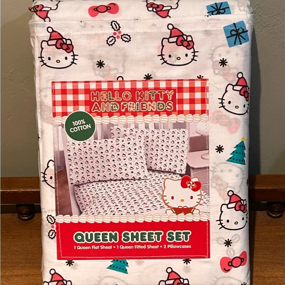 HELLO KITTY Christmas Themed 4 Piece Queen Sheet Set Made By Sanrio NWTS